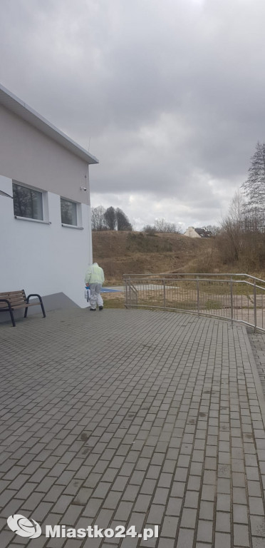 Gmina Miastko rozdaje maseczki i dezynfekuje