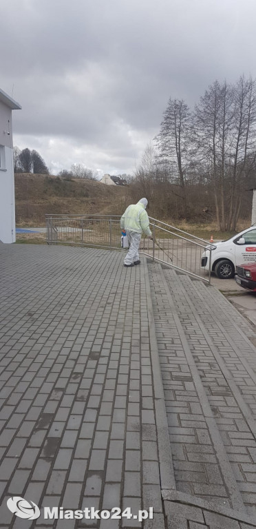 Gmina Miastko rozdaje maseczki i dezynfekuje