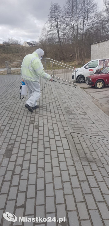 Gmina Miastko rozdaje maseczki i dezynfekuje