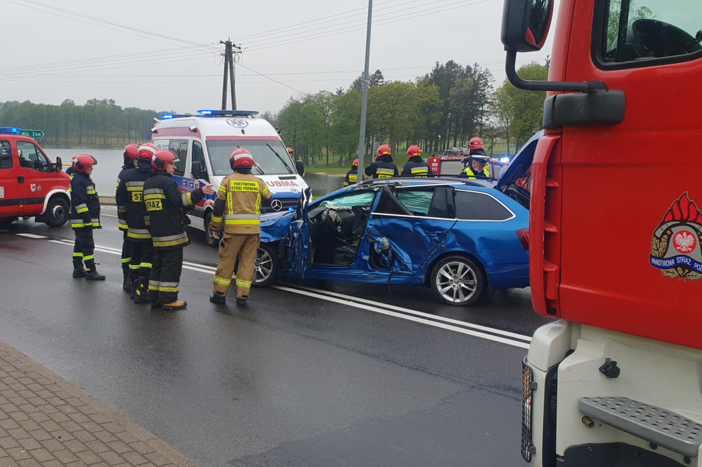 Kolizja z ciężarówką. Zahaczył skodę naczepą