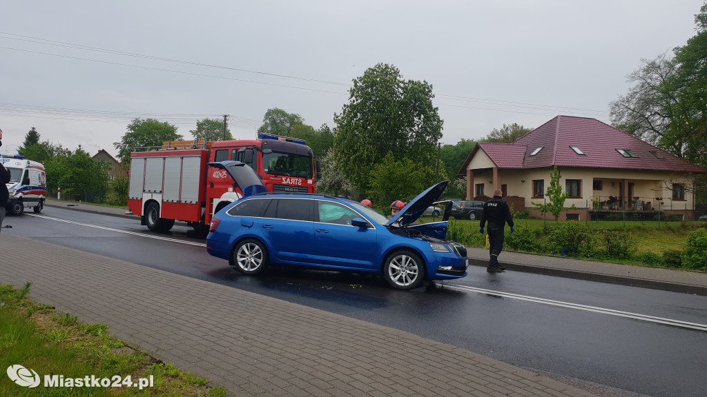 Kolizja z ciężarówką. Zahaczył skodę naczepą