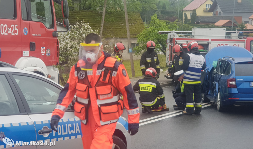 Kolizja z ciężarówką. Zahaczył skodę naczepą