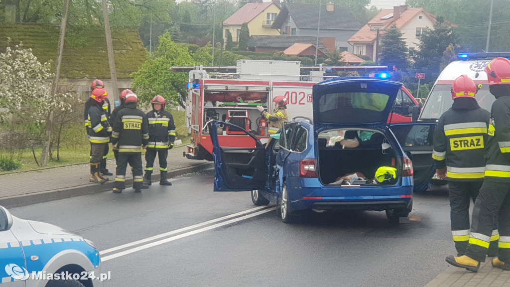 Kolizja z ciężarówką. Zahaczył skodę naczepą