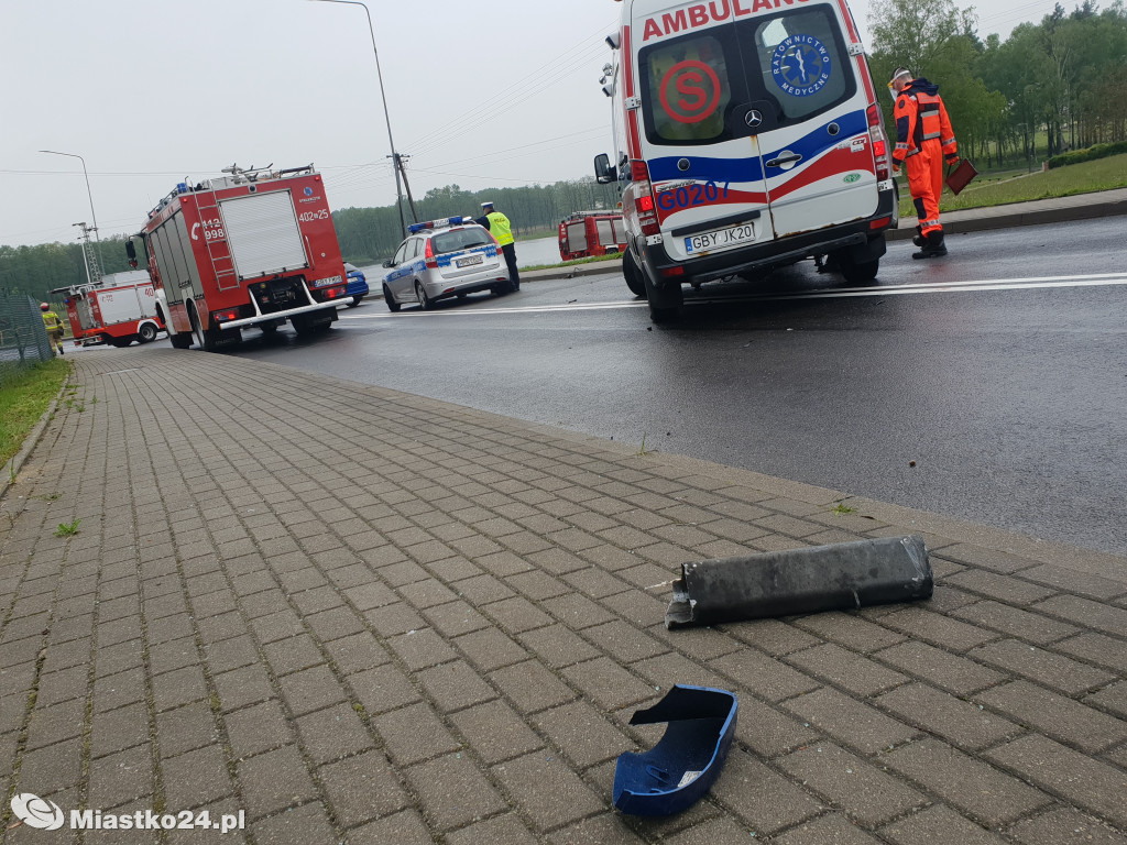 Kolizja z ciężarówką. Zahaczył skodę naczepą