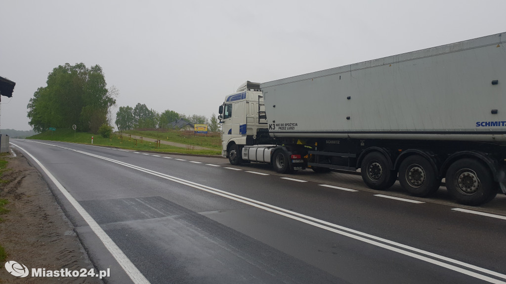 Kolizja z ciężarówką. Zahaczył skodę naczepą