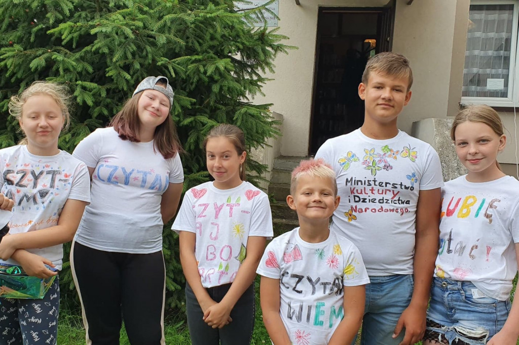 Warsztaty tworzenia t-shirtów w bibliotece