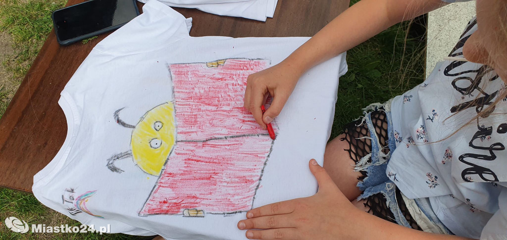 Warsztaty tworzenia t-shirtów w bibliotece