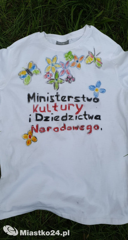 Warsztaty tworzenia t-shirtów w bibliotece