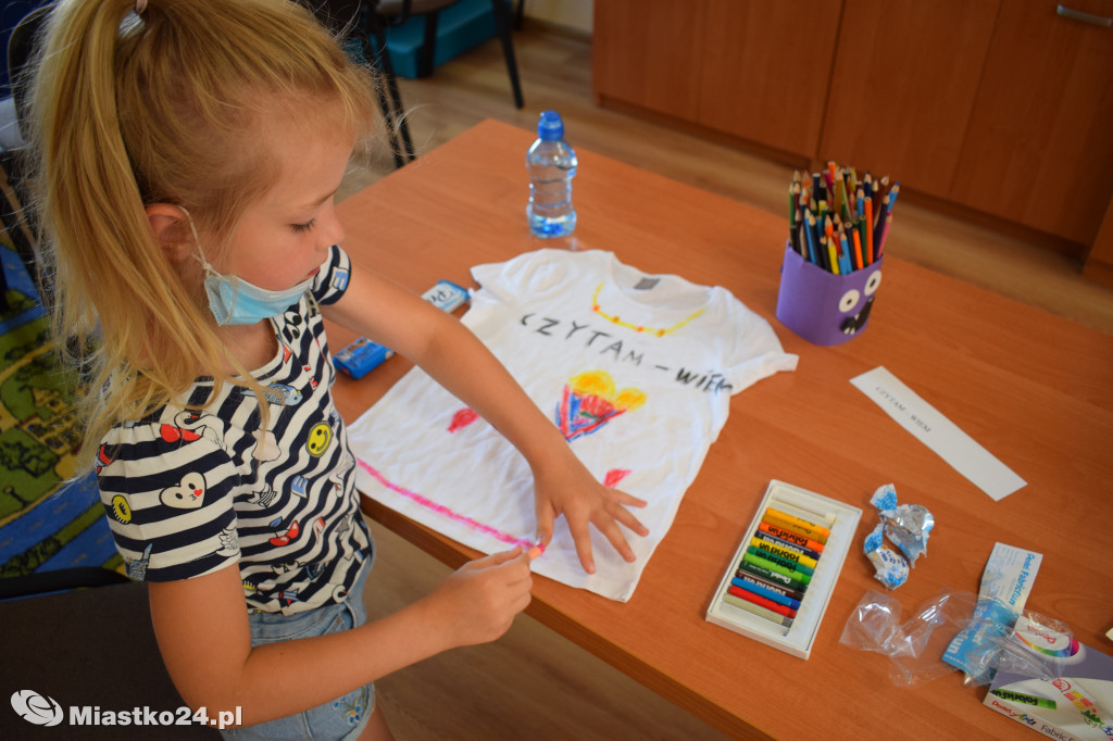 Warsztaty tworzenia t-shirtów w bibliotece