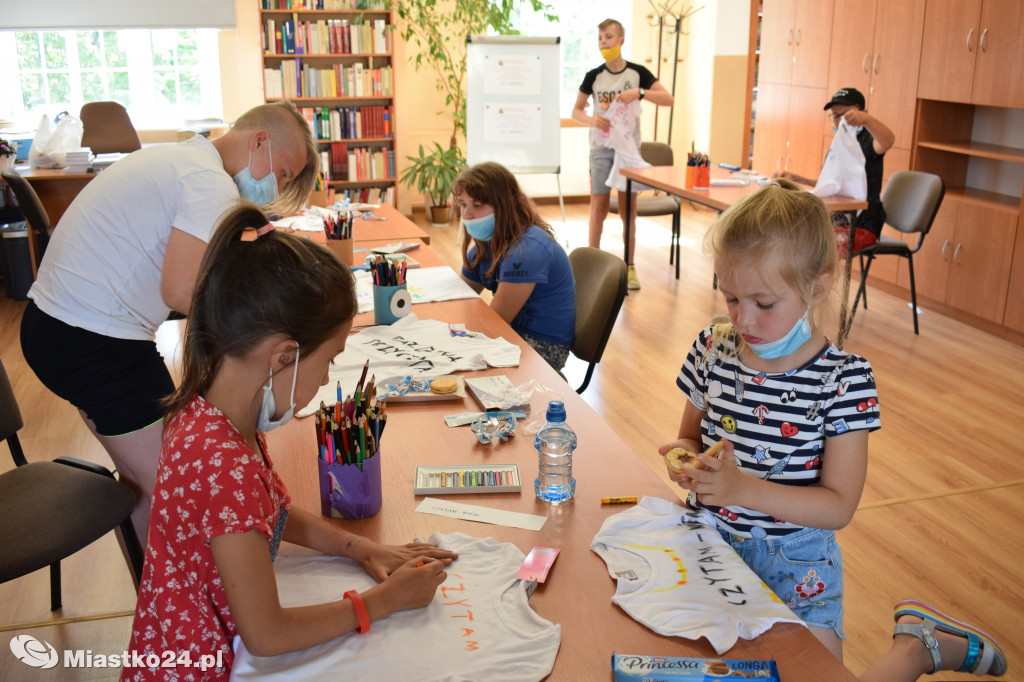 Warsztaty tworzenia t-shirtów w bibliotece