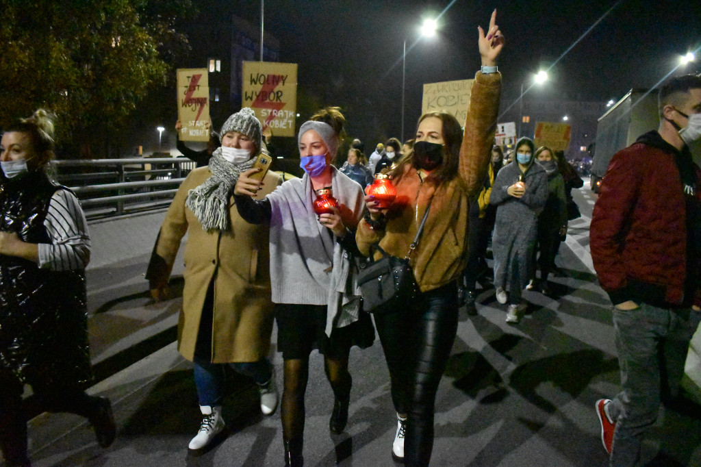 Protest kobiet. Ponad 1000 osób na ulicach miasta