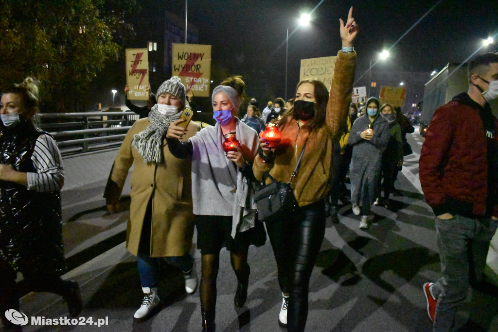 Protest kobiet. Ponad 1000 osób na ulicach miasta