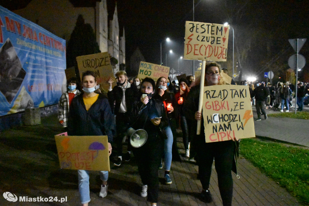Protest kobiet. Ponad 1000 osób na ulicach miasta