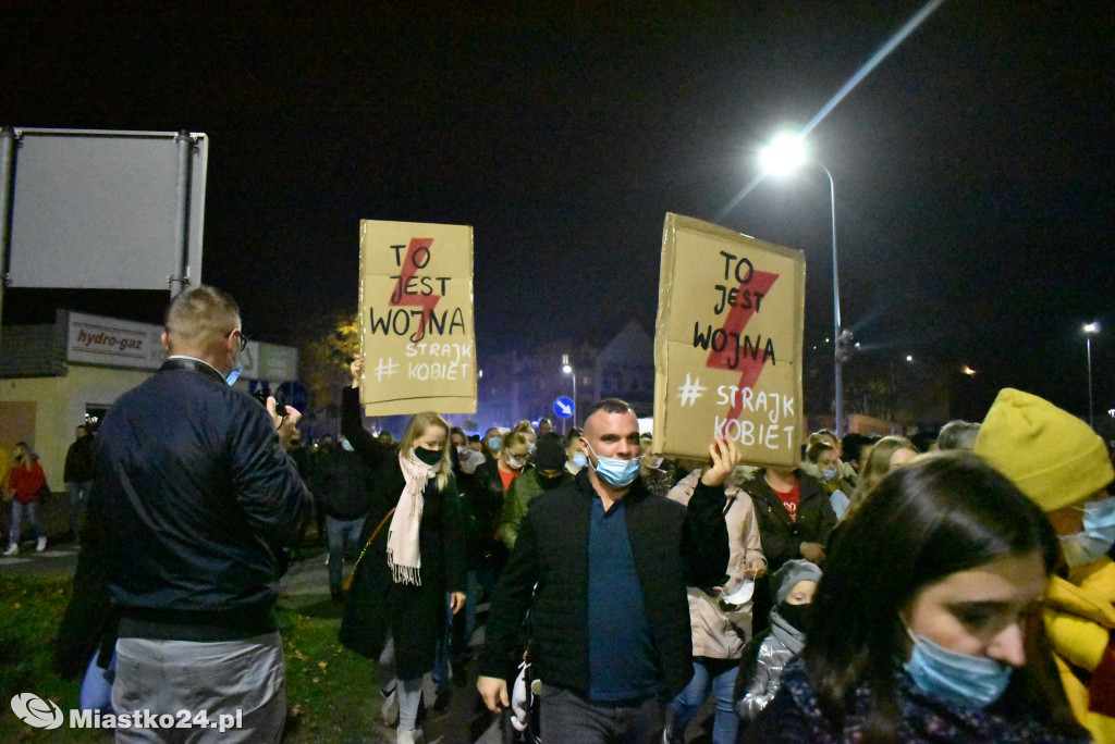 Protest kobiet. Ponad 1000 osób na ulicach miasta