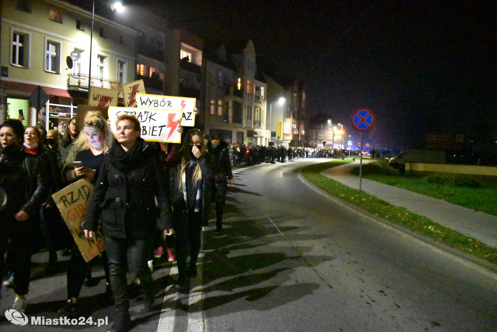 Protest kobiet. Ponad 1000 osób na ulicach miasta