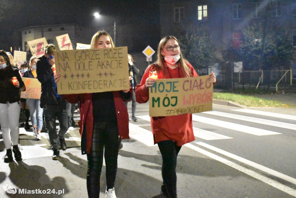 Protest kobiet. Ponad 1000 osób na ulicach miasta