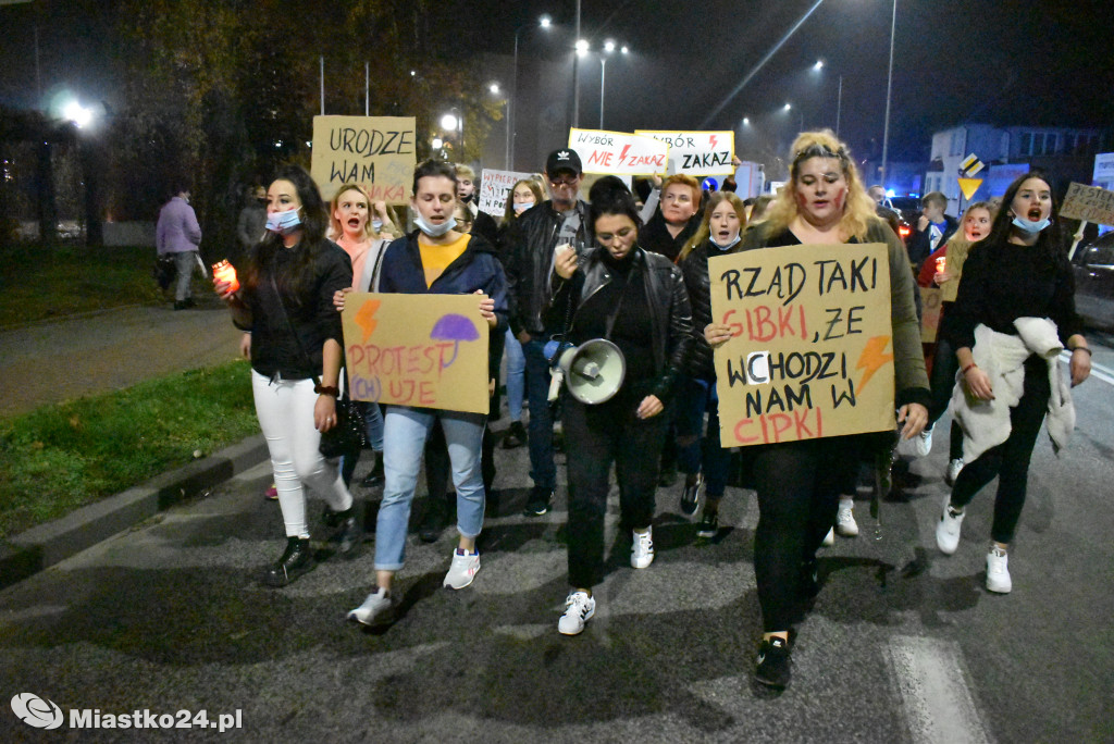 Protest kobiet. Ponad 1000 osób na ulicach miasta