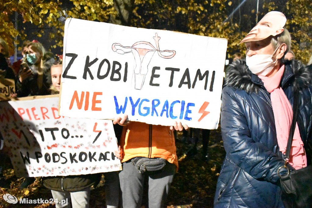 Protest kobiet. Ponad 1000 osób na ulicach miasta
