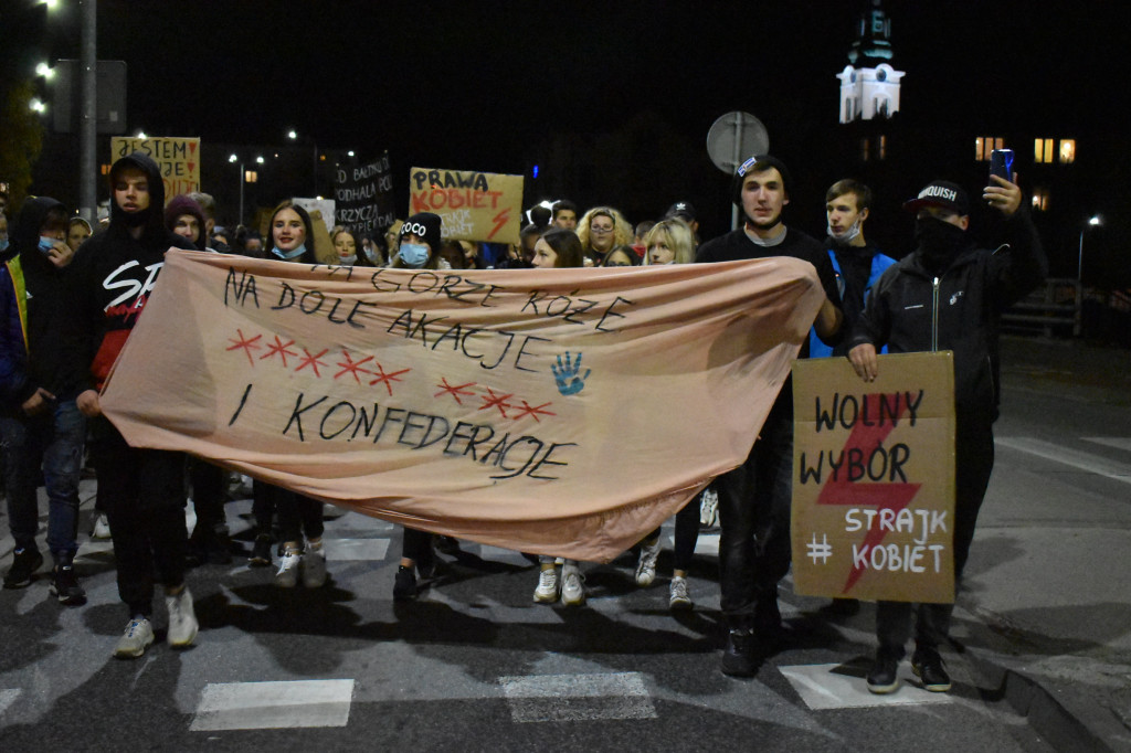 Protest w Miastku. Policja uspokajała tłum