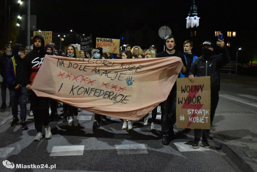 Protest w Miastku. Policja uspokajała tłum