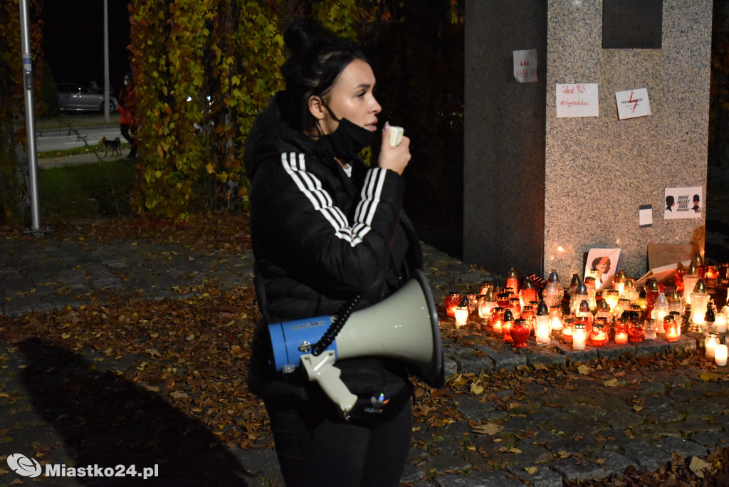 Protest w Miastku. Policja uspokajała tłum