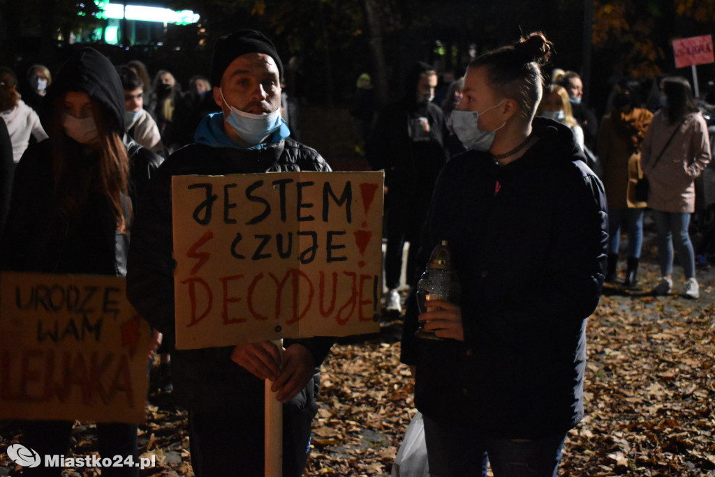 Protest w Miastku. Policja uspokajała tłum