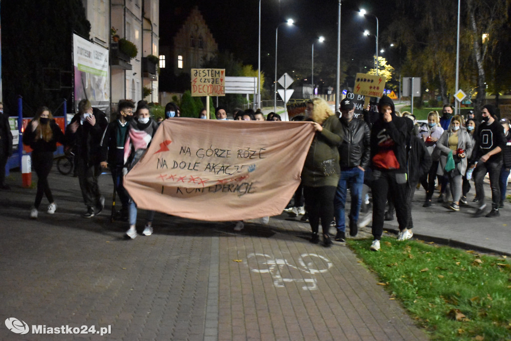 Protest w Miastku. Policja uspokajała tłum