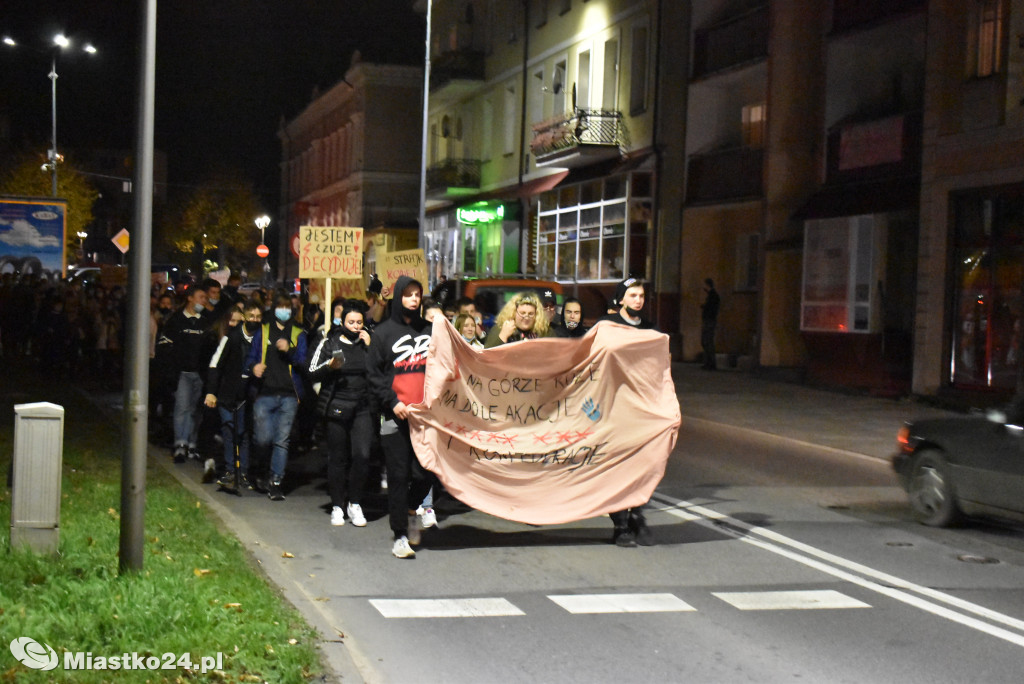 Protest w Miastku. Policja uspokajała tłum