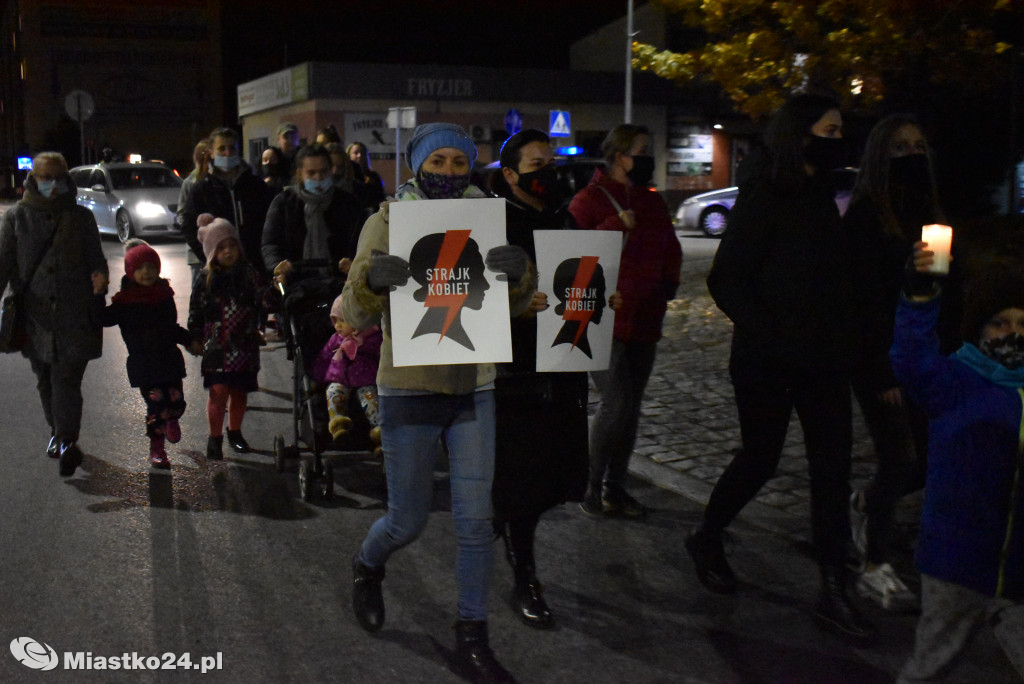 Protest w Miastku. Policja uspokajała tłum