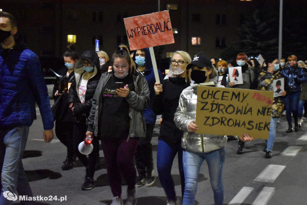 Protest w Miastku. Policja uspokajała tłum
