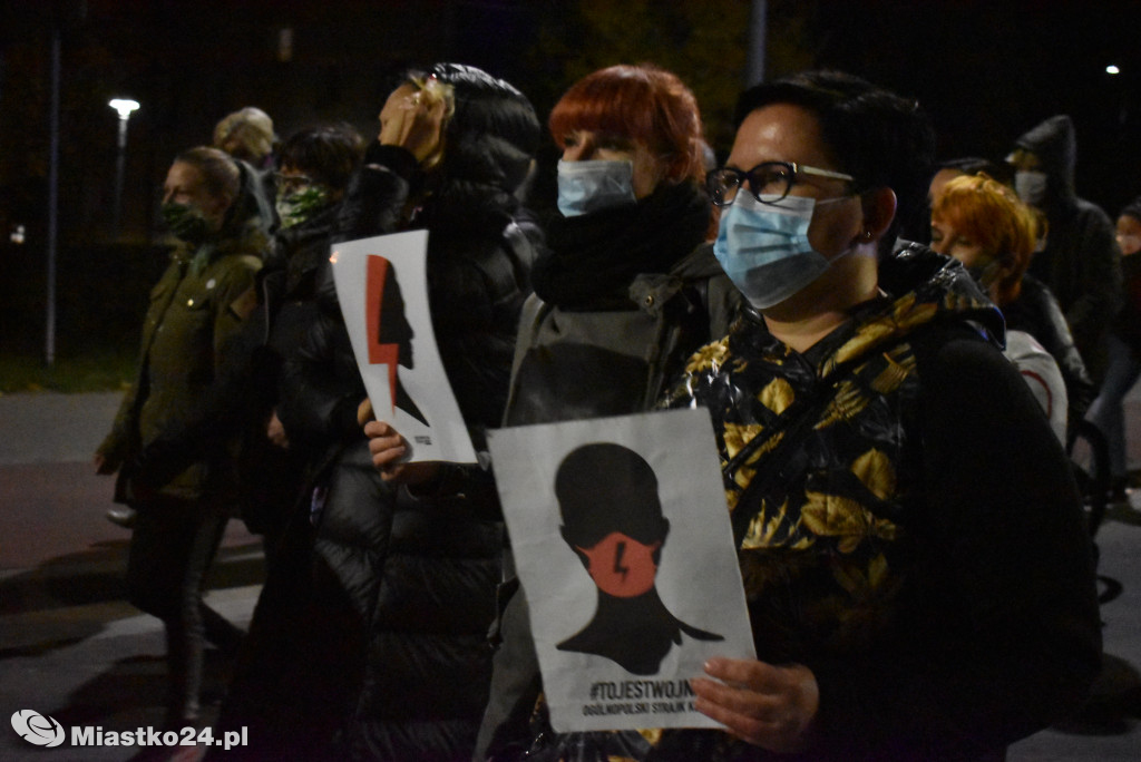 Protest w Miastku. Policja uspokajała tłum