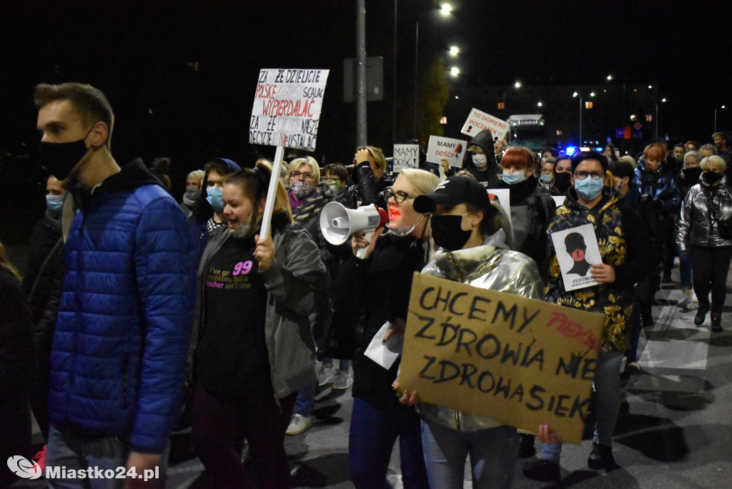 Protest w Miastku. Policja uspokajała tłum