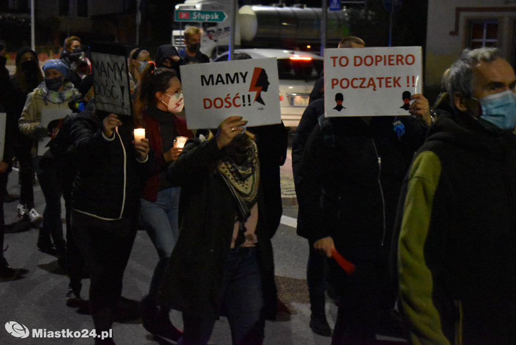 Protest w Miastku. Policja uspokajała tłum