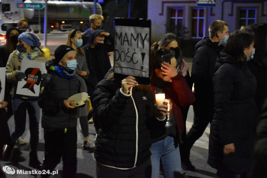 Protest w Miastku. Policja uspokajała tłum