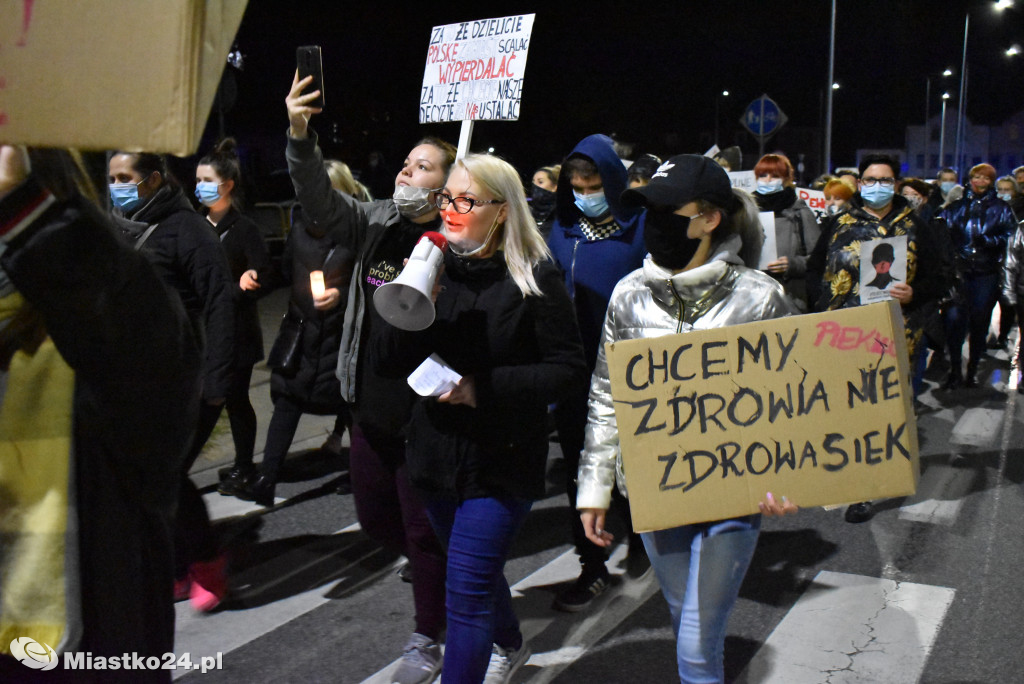 Protest w Miastku. Policja uspokajała tłum