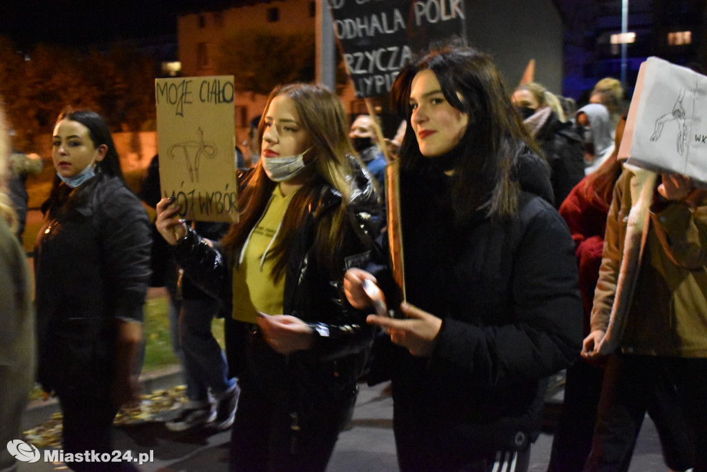 Protest w Miastku. Policja uspokajała tłum