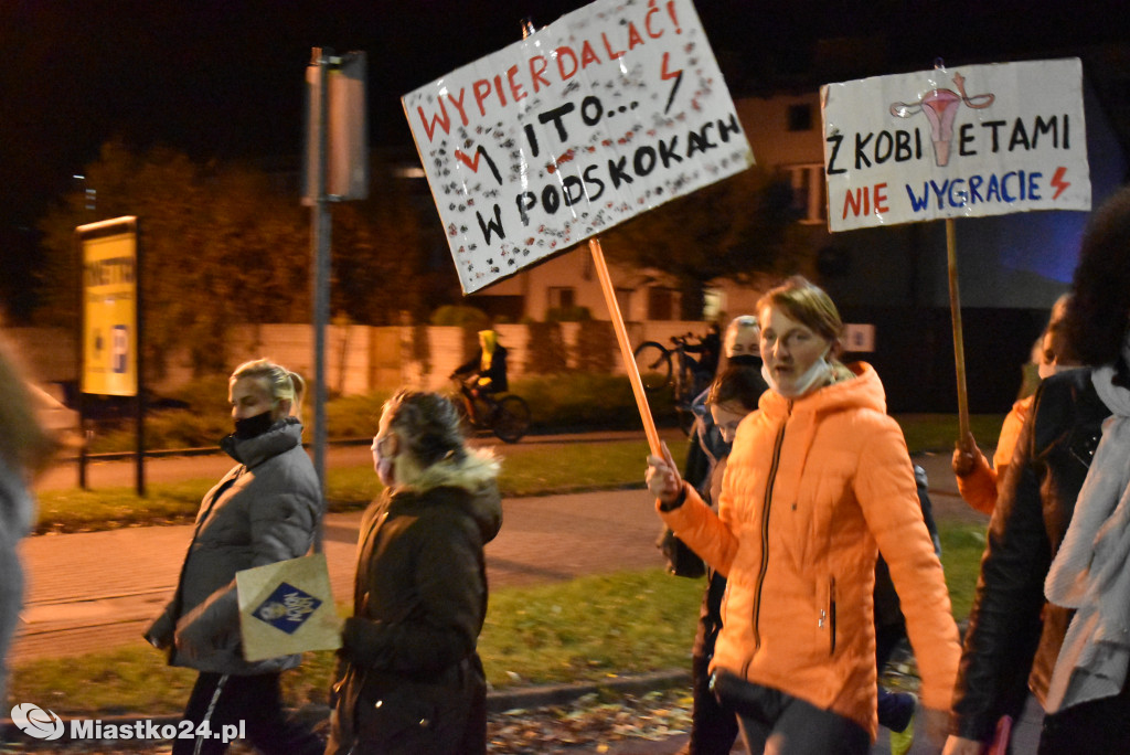 Protest w Miastku. Policja uspokajała tłum