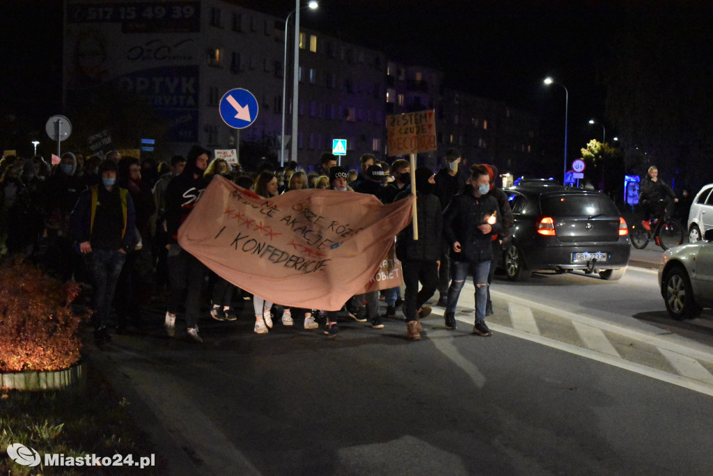 Protest w Miastku. Policja uspokajała tłum