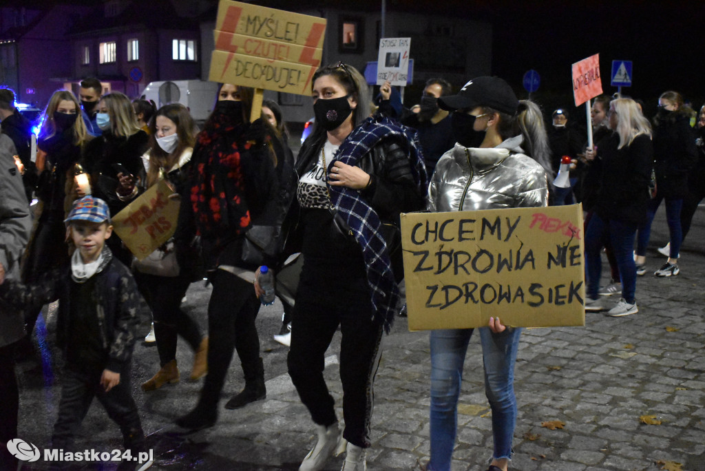 Protest w Miastku. Policja uspokajała tłum