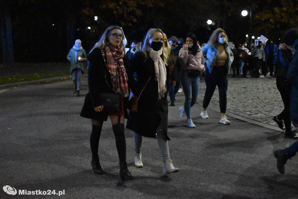 Protest w Miastku. Policja uspokajała tłum