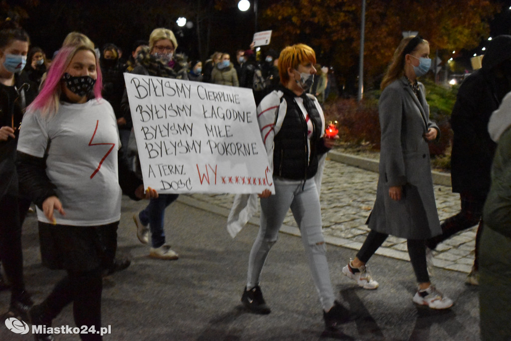 Protest w Miastku. Policja uspokajała tłum