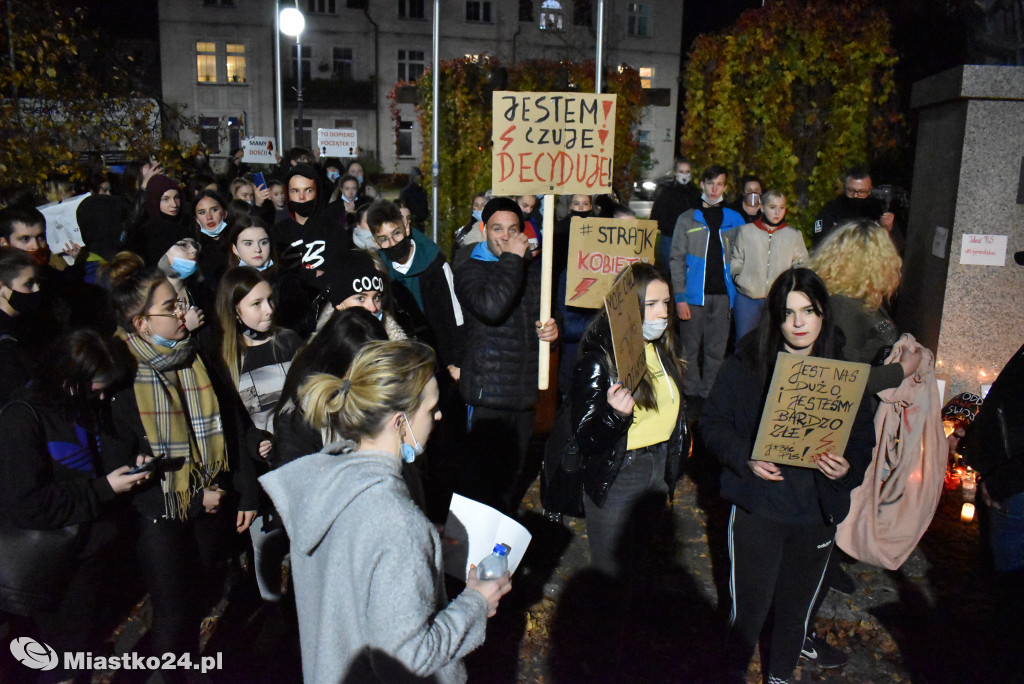Protest w Miastku. Policja uspokajała tłum