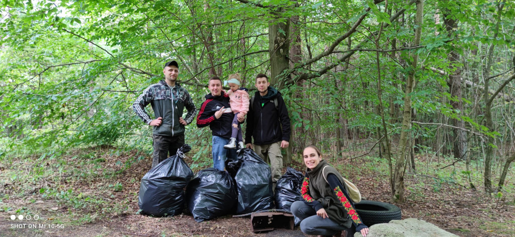 Niemal 3 000 litrów odpadów! Podsumowanie niedzielnego sprzątania lasu