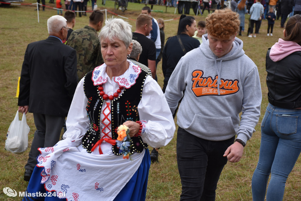 DOŻYNKI w Kowalewicach z Rolami w roli głównej