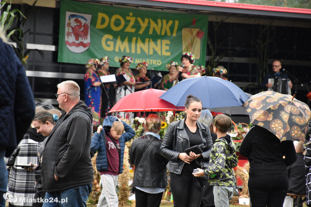 DOŻYNKI w Kowalewicach z Rolami w roli głównej