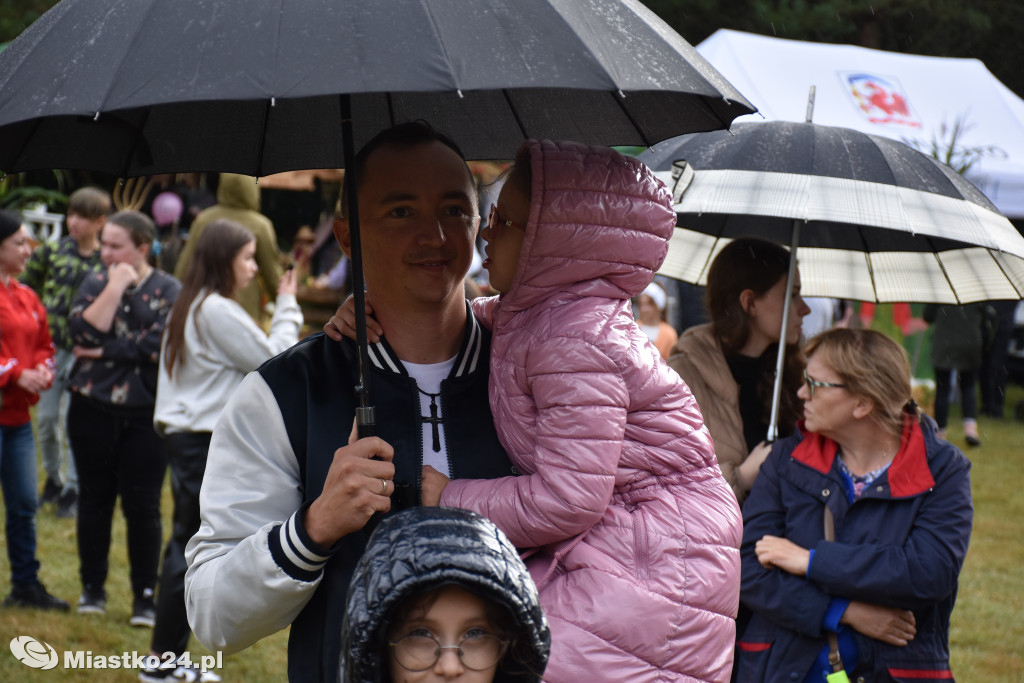 DOŻYNKI w Kowalewicach z Rolami w roli głównej