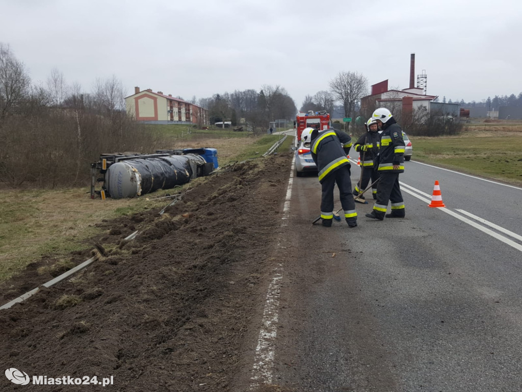 Wypadek pod Białym Borem. Cysterna wypadła z drogi