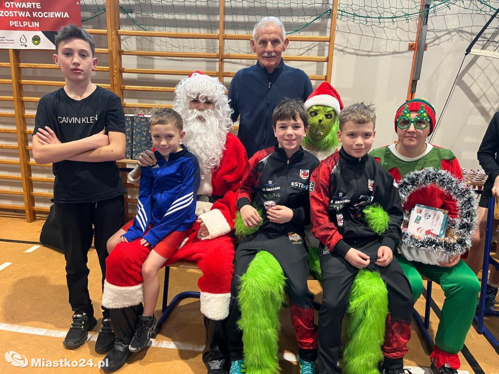 Trzy złote medale dla zapaśników z Miastka. ZKS wraca bez porażki