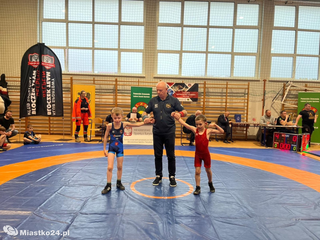 Trzy złote medale dla zapaśników z Miastka. ZKS wraca bez porażki