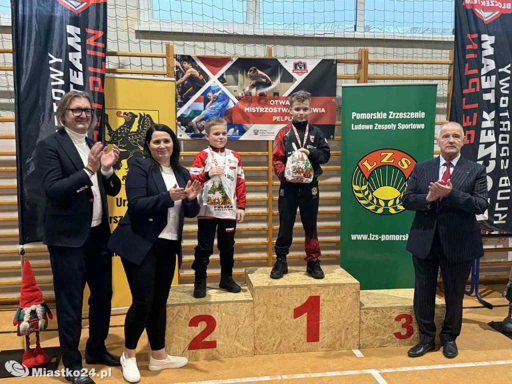 Trzy złote medale dla zapaśników z Miastka. ZKS wraca bez porażki